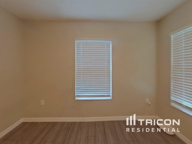 Foto del edificio - 1596 Wynford Cir