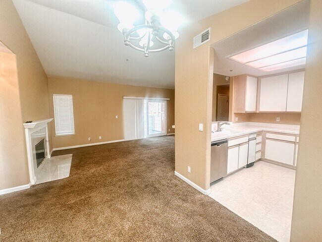 Building Photo - Private 2 bedroom 2 bath condo in San Ramon