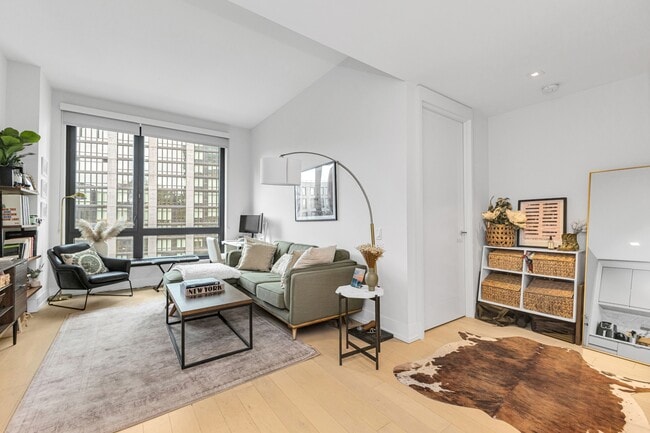 Building Photo - 550 Vanderbilt Ave