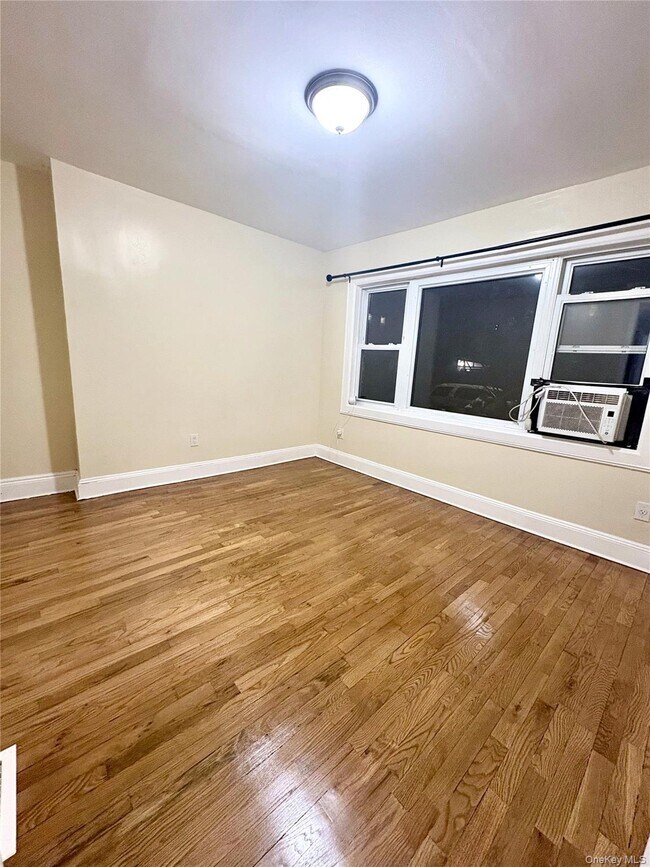 Foto del edificio - 88-69 Eldert Ln