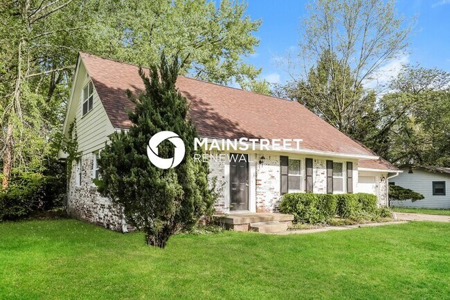 Building Photo - 4 Bedroom Pet-Friendly Home in INDIANAPOLIS, IN with Main Street Renewal