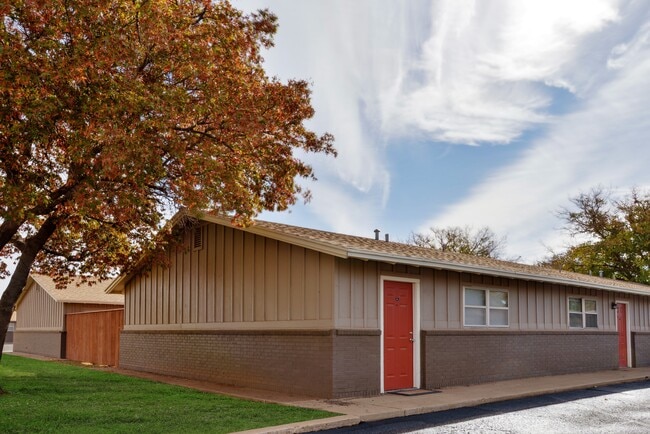 Building Photo - Oak Creek Apartments