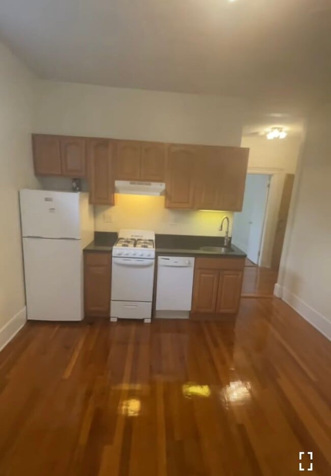 3-bed w/ H+HW on GL-B - 3-bed w/ H+HW on GL-B Apartment