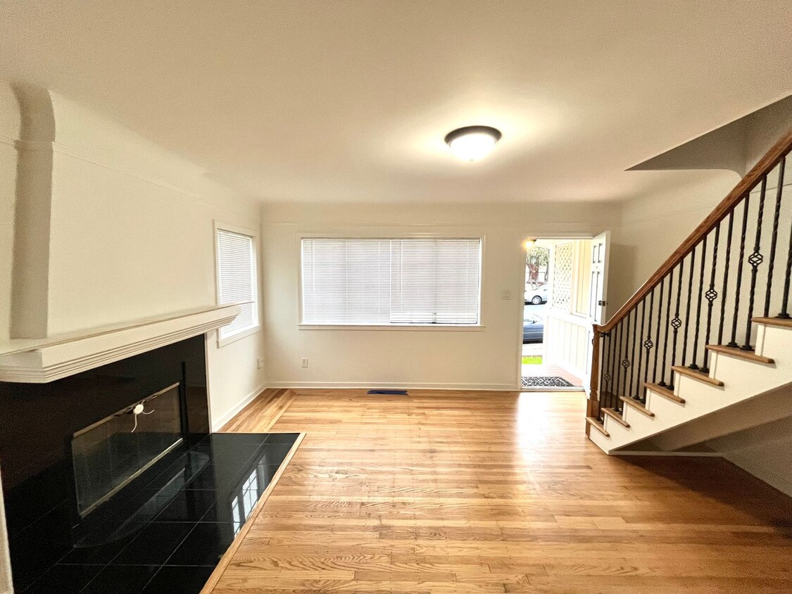 Primary Photo - Charming 4 Bedroom Home Located in Lomita ...