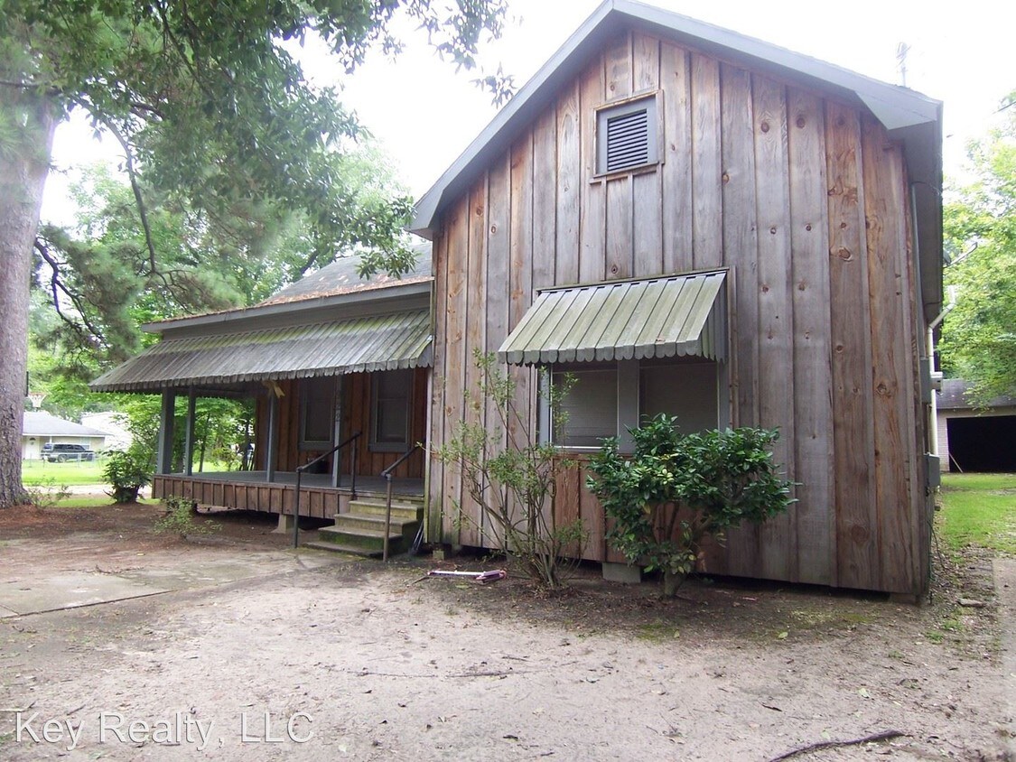 Primary Photo - 922 College Dr