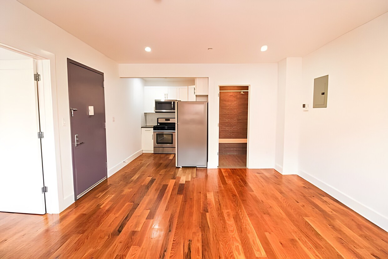 Building Photo - 72 Dehon St