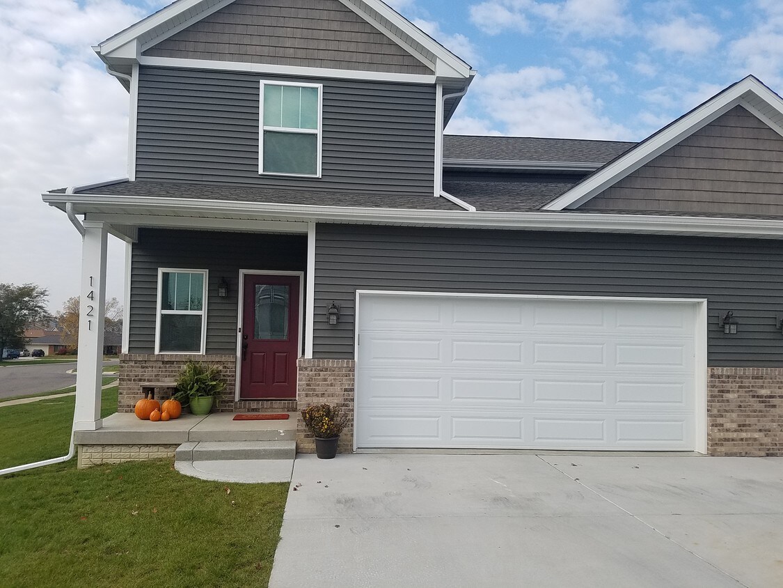 1421 Eagle Ave, Washington, IL 61571 Townhome Rentals in Washington IL