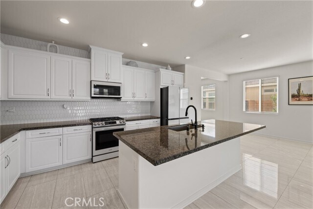 Building Photo - 50105 Rocamora St