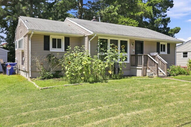 Building Photo - Updated Ranch with Garage, Fenced Yard & One-Level Living