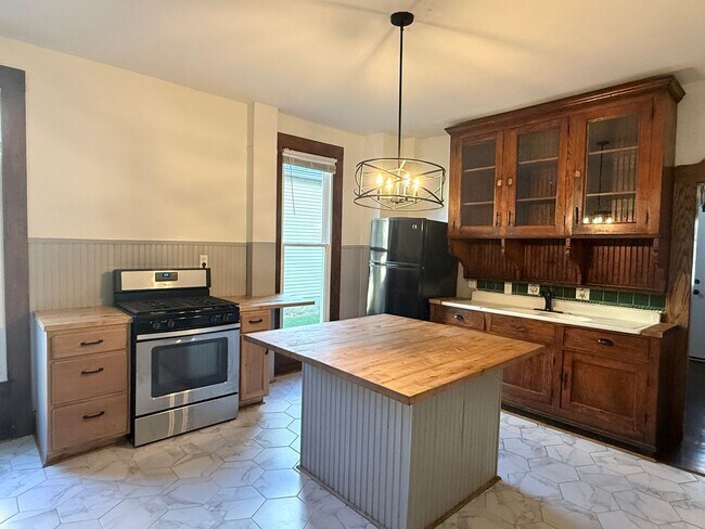 Foto del edificio - 2313 E Market St