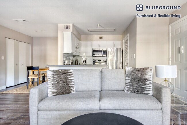 Foto del edificio - 355 N Wolfe Rd