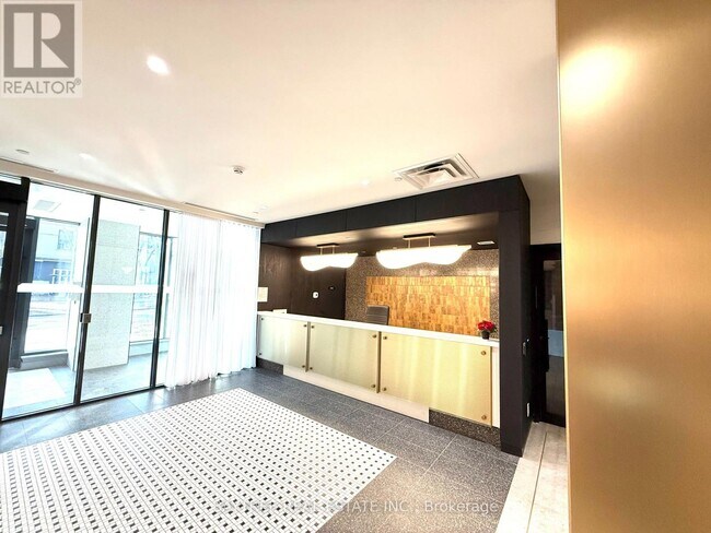 Building Photo - 5 Lakeview Ave