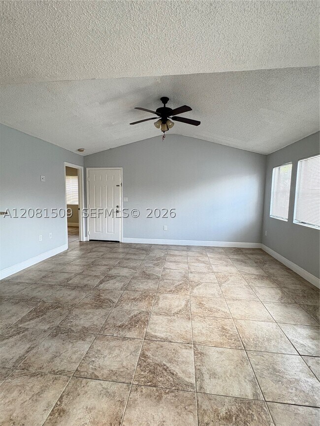 Foto del edificio - 10501 SW 155th Ct