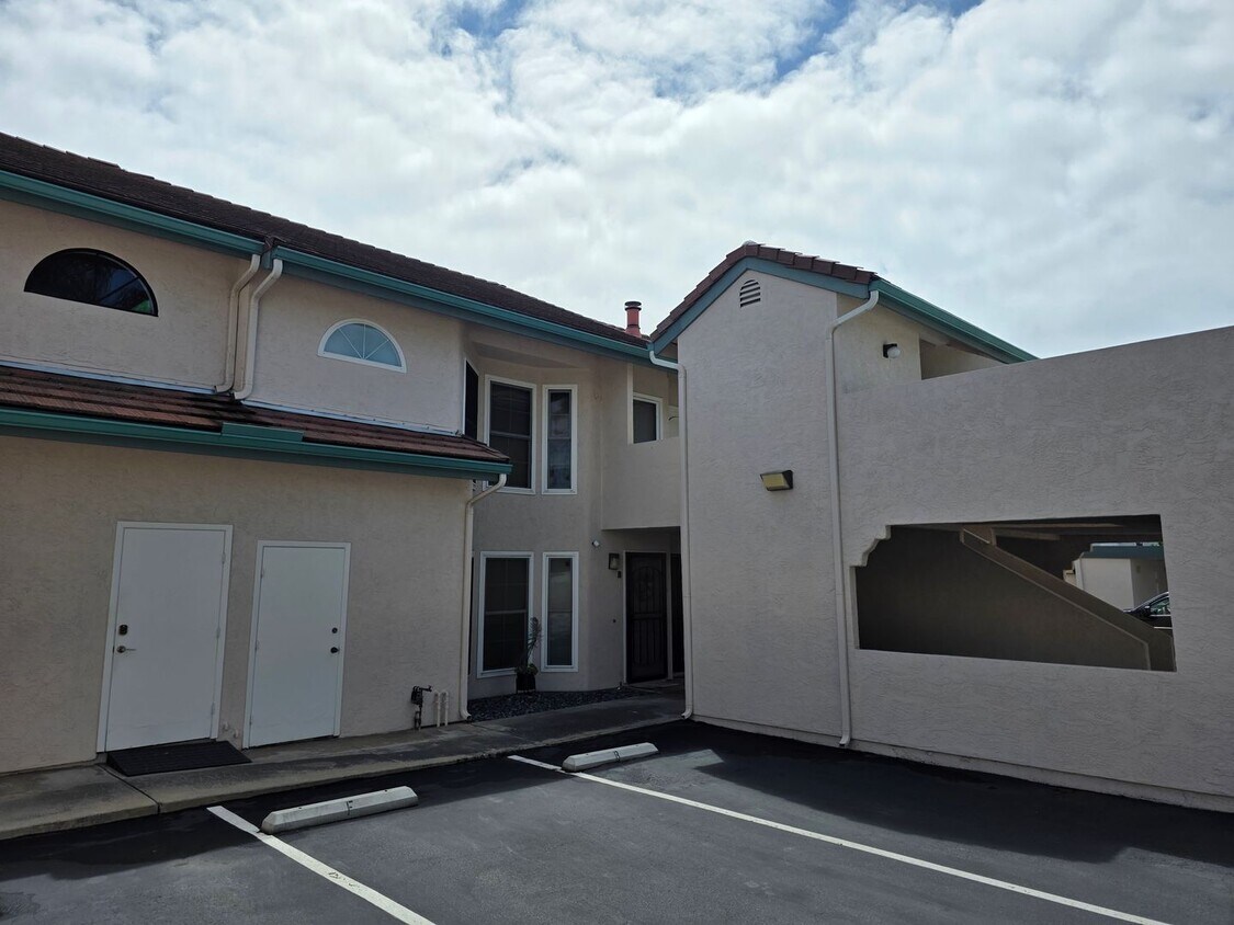 Primary Photo - One month rental Fully furnished 1 bedroom...