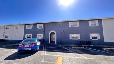 Building Photo - 1400 Eudora Rd