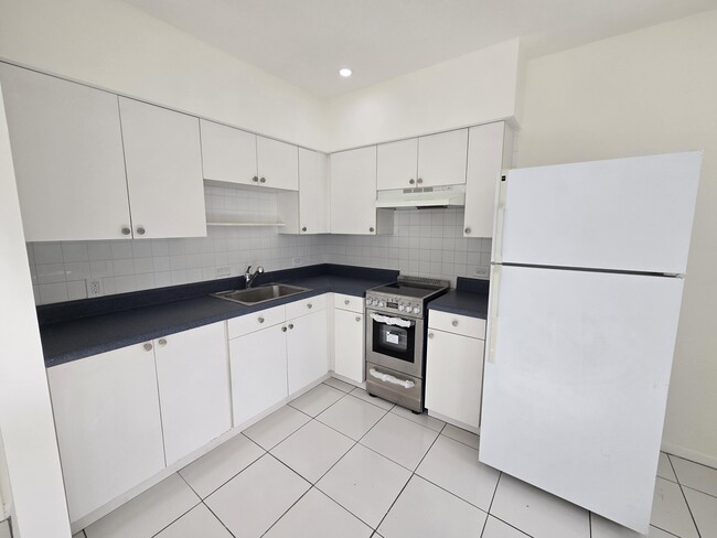 Building Photo - 3720 Morton Ave