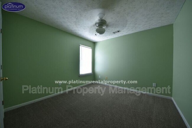 Foto del edificio - 1325 Holleybrooke Dr