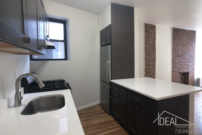 Building Photo - 262 Saint James Place #2DR