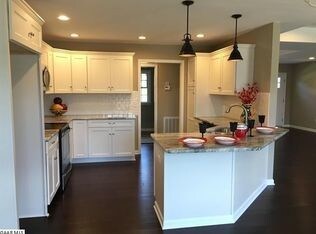 Foto principal - 328 Yount Ave