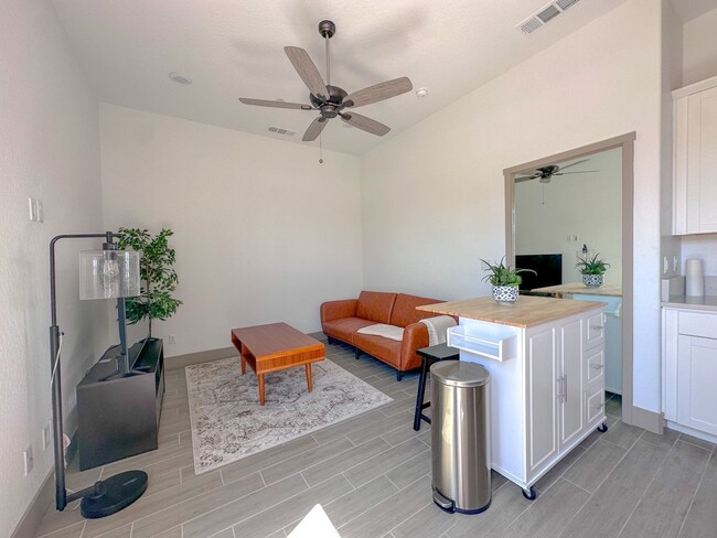 Building Photo - Move in Ready in Northwest Hanford