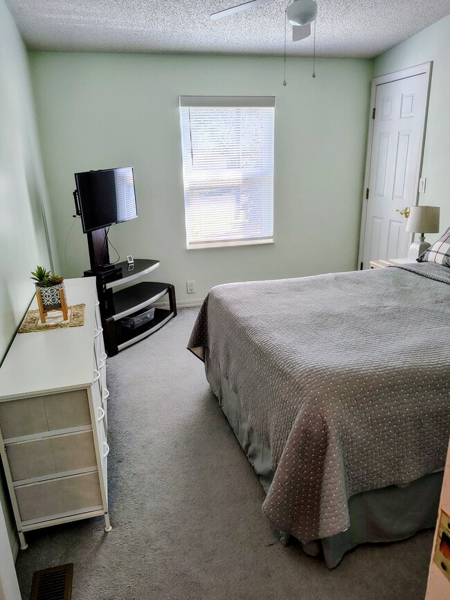 dormitorio - 8001 Formby St