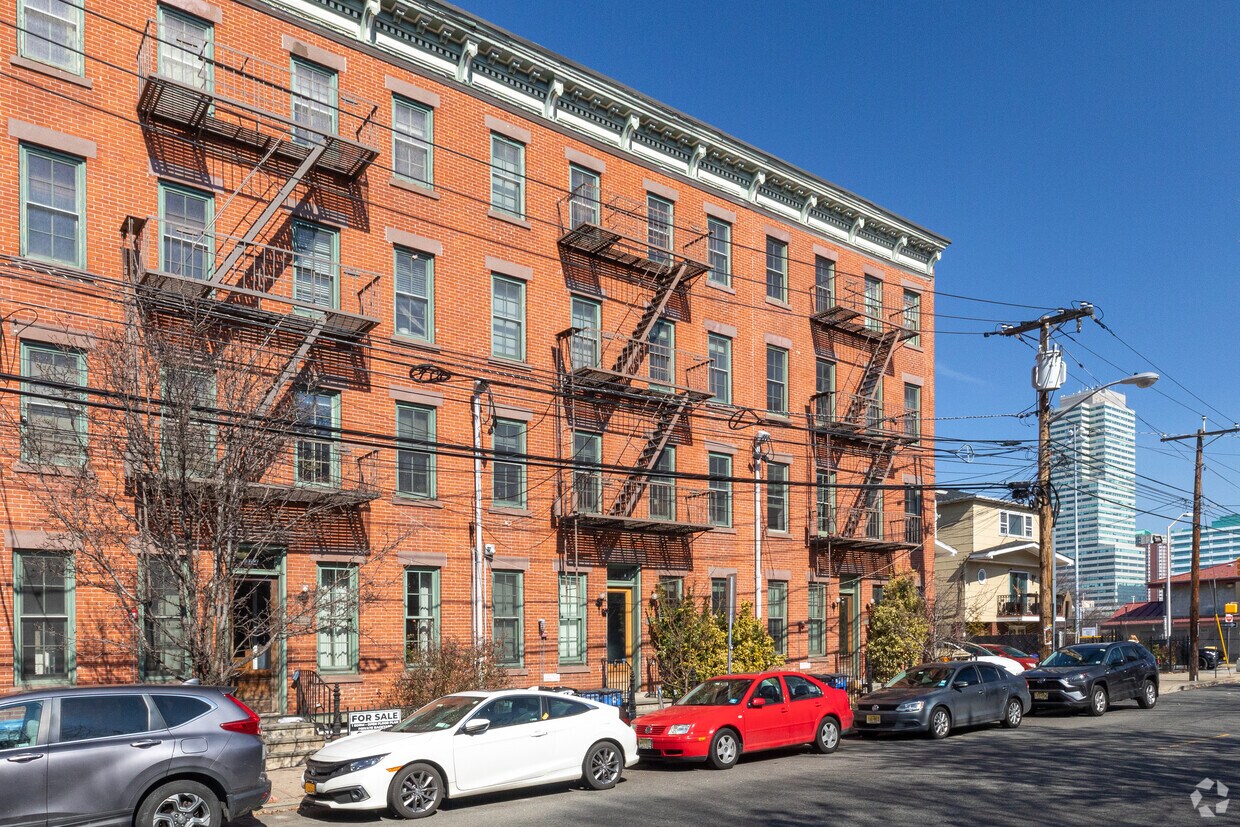 Primary Photo - 202 6th St