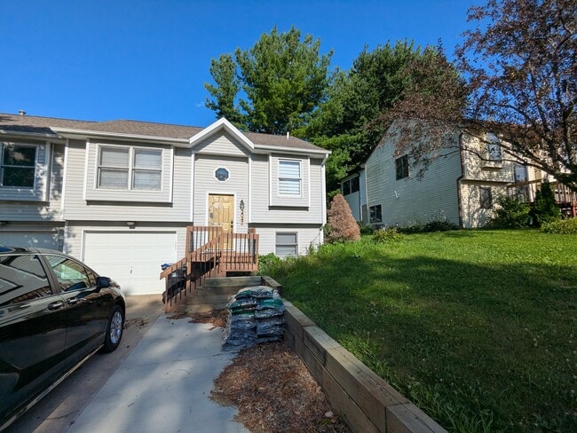 Building Photo - 2047 S Ridge Dr