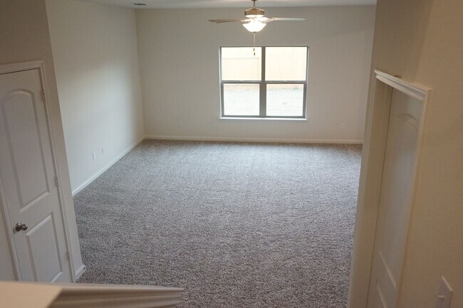 Foto del edificio - Modern 4 Bedroom Home in Windmill Farms with Community Pools and Trails