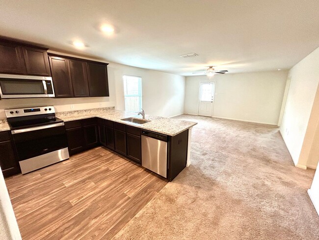 Building Photo - **APPLICATION RECEIVED** **MOVE-IN SPECIAL...