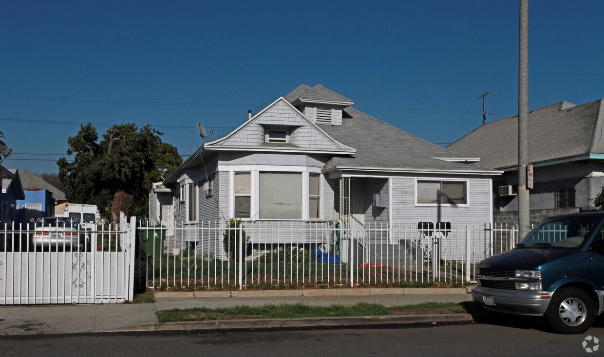 Building Photo - 837-839 E 25th St