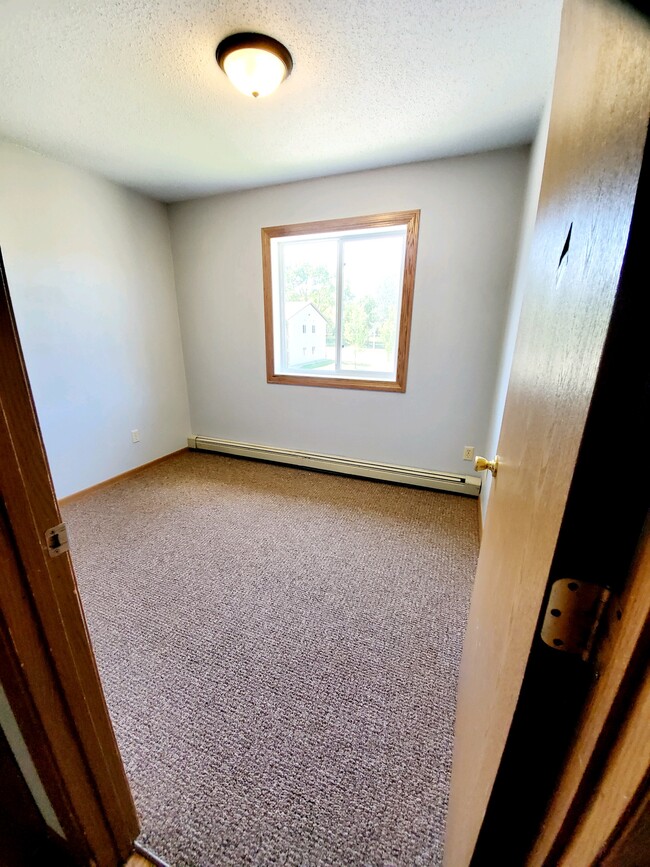 Building Photo - 517 Village Dr