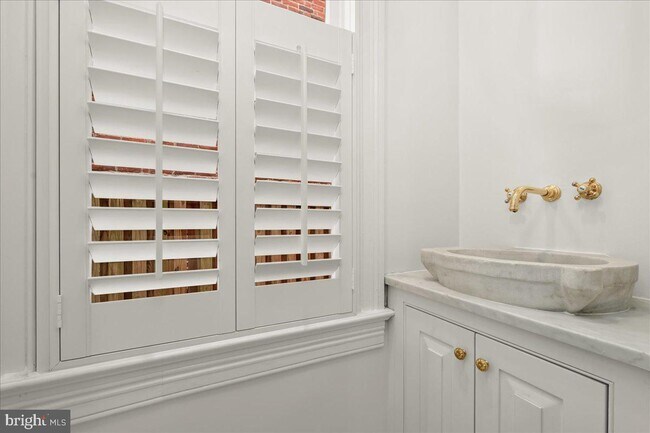 Foto del edificio - 3019 N St NW
