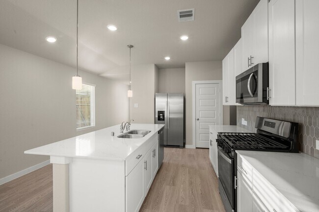 Foto del edificio - 16529 Breezy Knl Ct