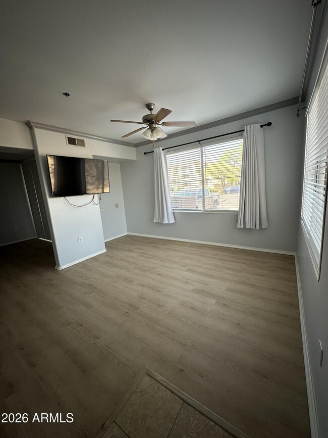 Foto del edificio - 2134 E Broadway Rd