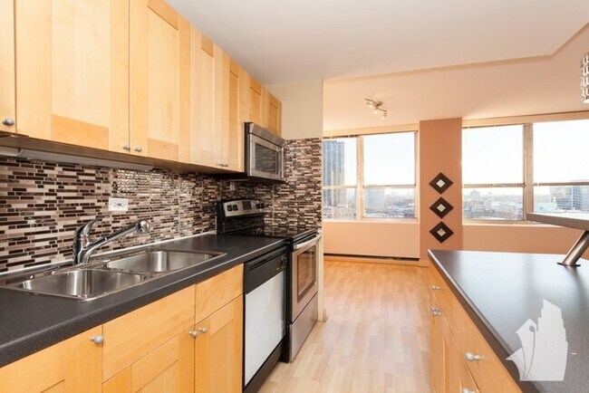Building Photo - Fantastic 1 bedroom in Lakeview available ...