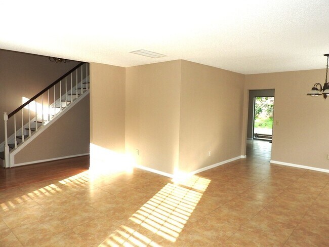 Foto del edificio - 3015 Cotter Lake Cir