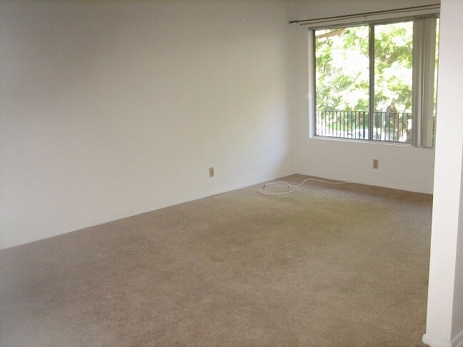 Sala de estar - 3335 Richland Dr