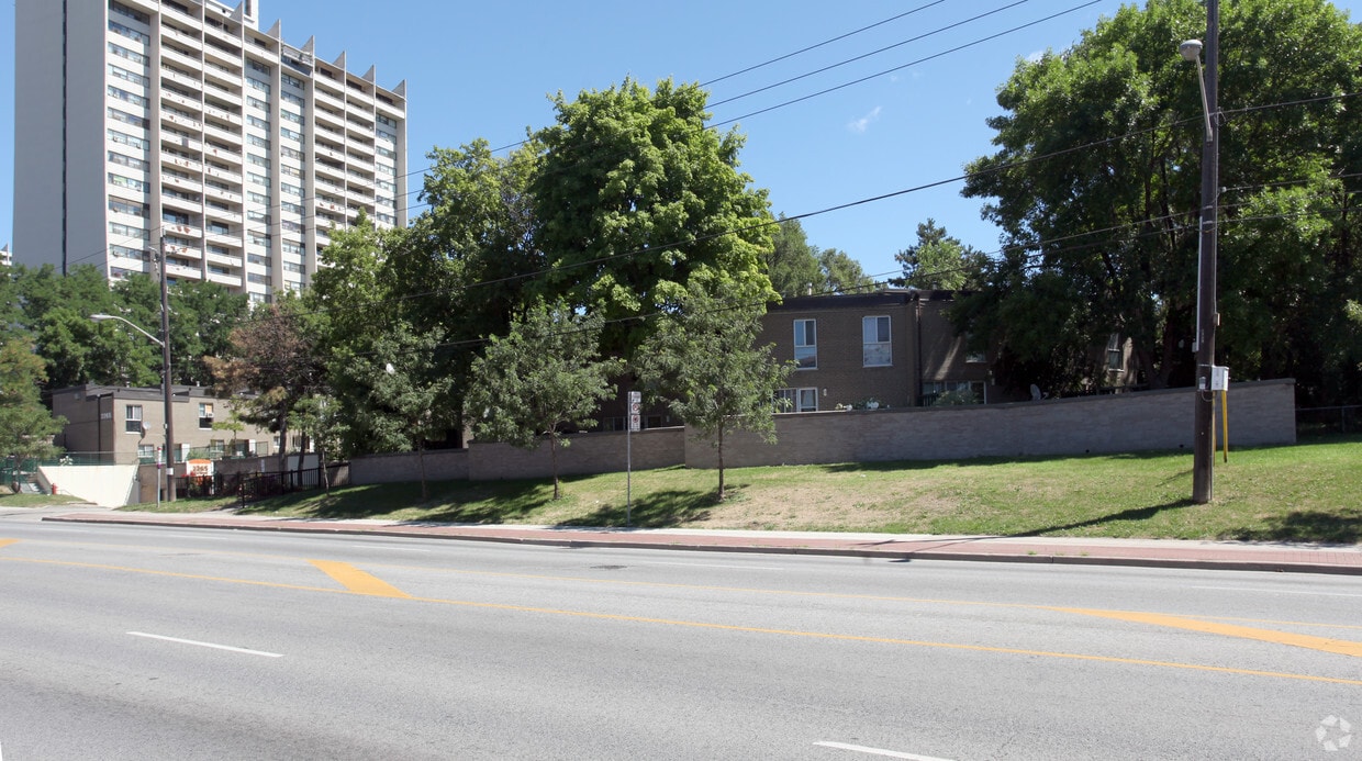 Building Photo - Oakdale Manor