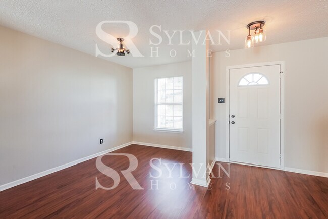 Foto del edificio - This lovely 4BR, 2.5BA home is move-in ready