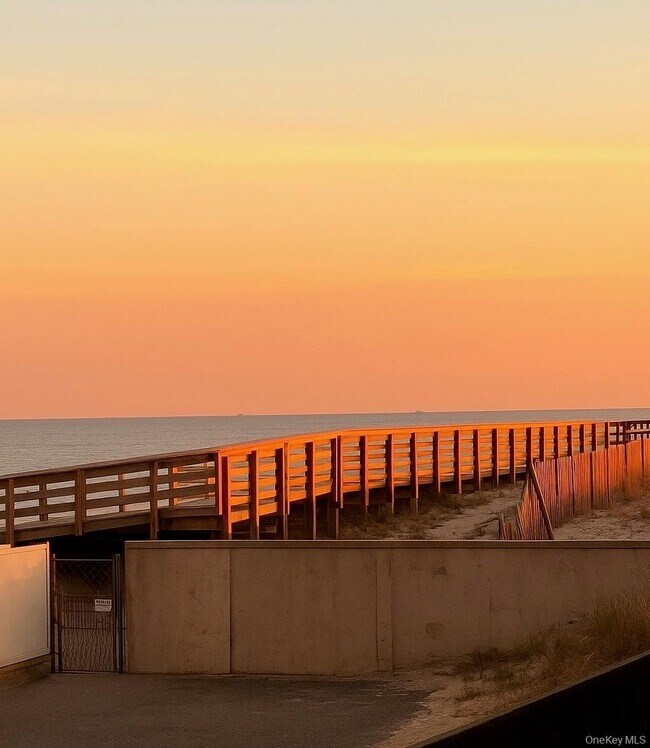 Foto del edificio - 650 Shore Rd