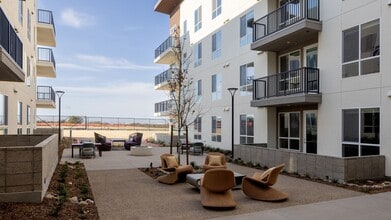 Building Photo - Folia