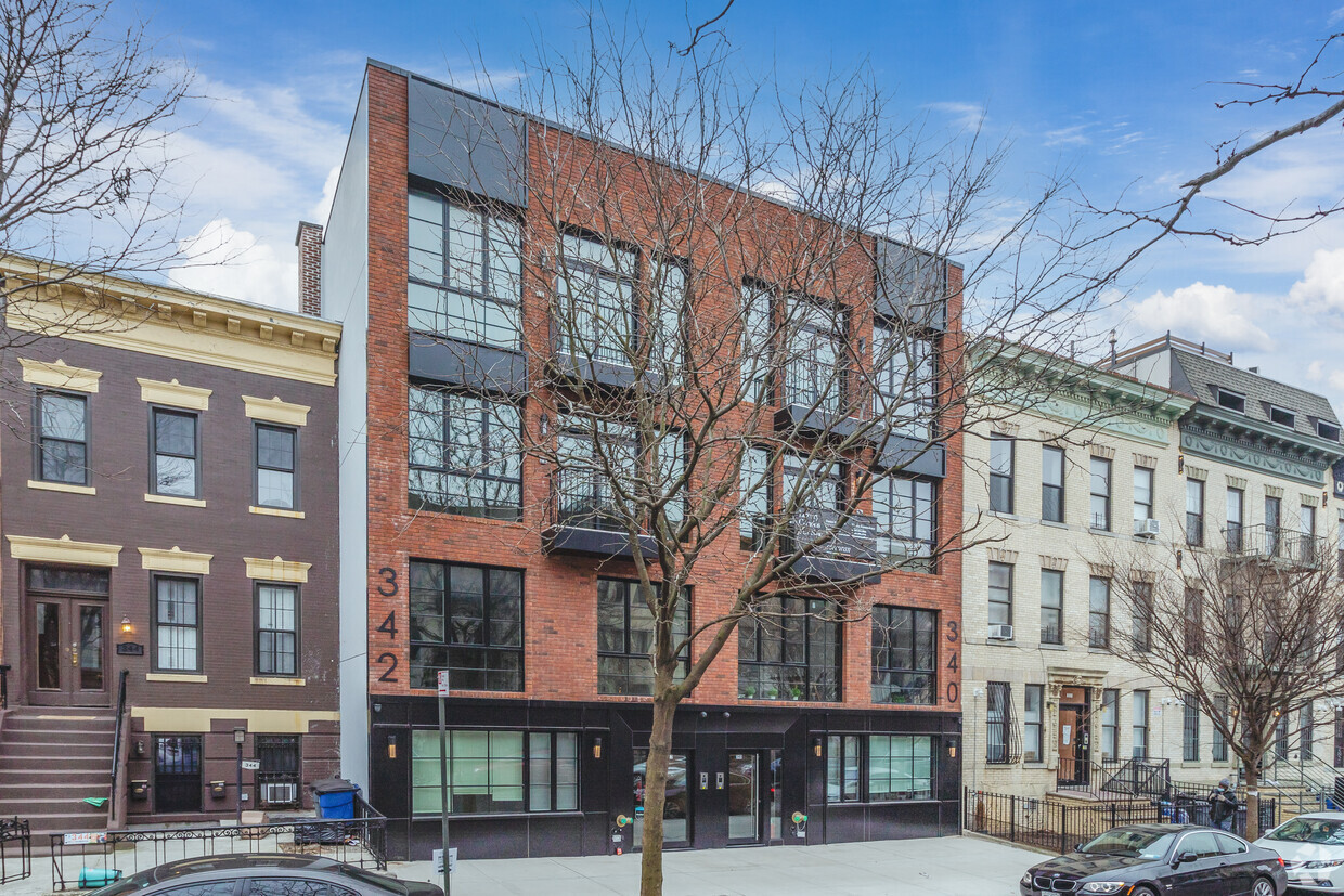 Building Photo - 340-342 Chauncey St