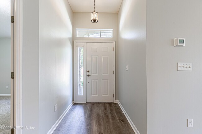 Foto del edificio - 2141 Stone Creek Dr