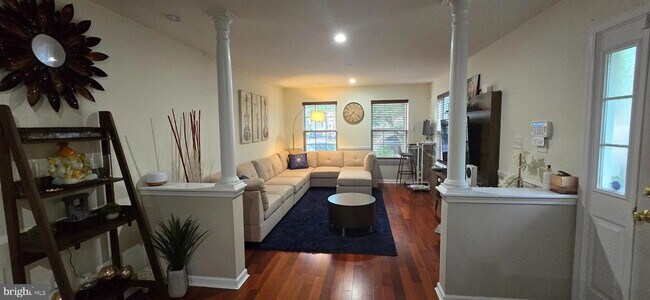 Foto del edificio - 222 Fountayne Ln