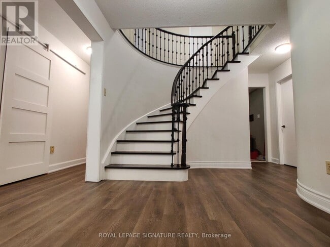 Building Photo - 2966 Caradoc Ln