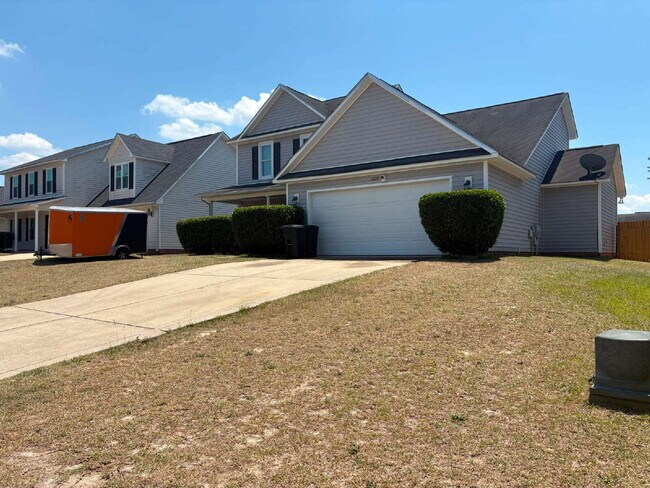 Foto del edificio - Spacious 4-Bedroom Sanctuary with Cozy Fireplace on Chimney Swift Drive!