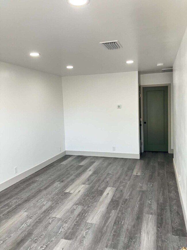 Foto del edificio - "Charming 2-Bedroom Retreat in Merced - Yo...