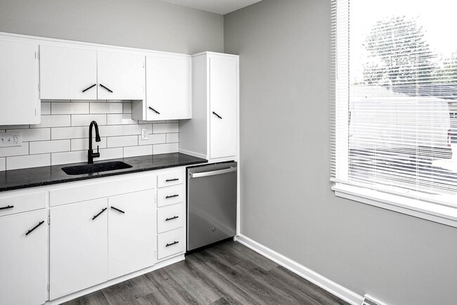 Foto del edificio - Amazing 2-Bedroom Apartment in Millard!