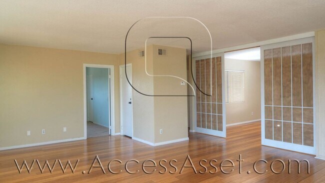 Building Photo - Entertainers Dream 2 Bed/2 Bath Home With ...