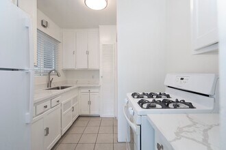 Building Photo - 3040 Cañon St